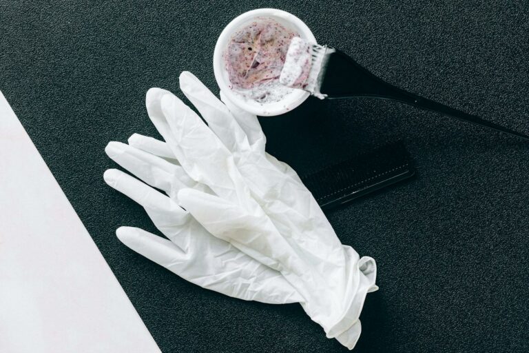 Jak pofarbować włosy w domu, aby osiągnąć piękny efekt?